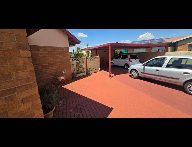 3 BEDROOM FREEHOLD FOR SALE IN EDELWEISS